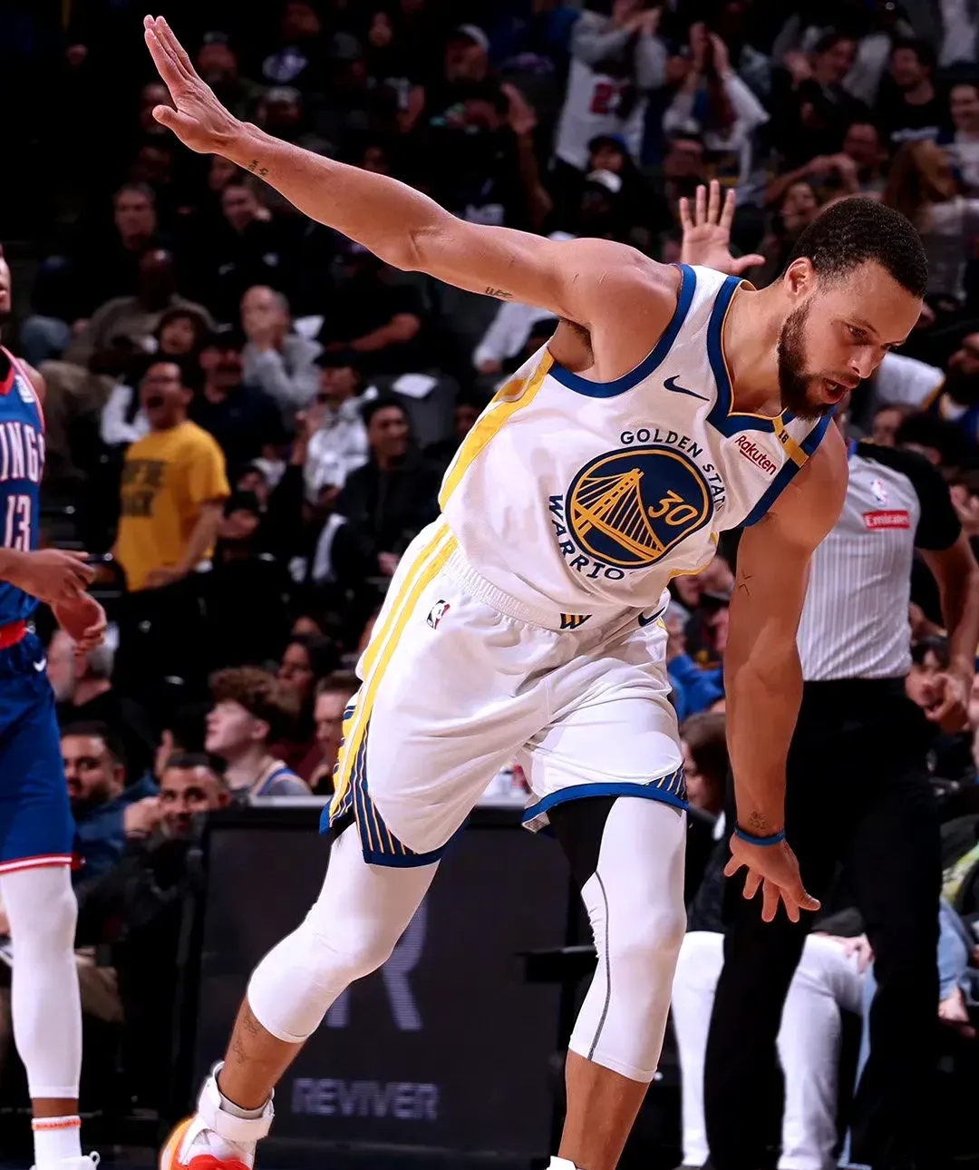 爱游戏-库里迎来十五赛季高光表现，篮网球迷沸腾！的简单介绍